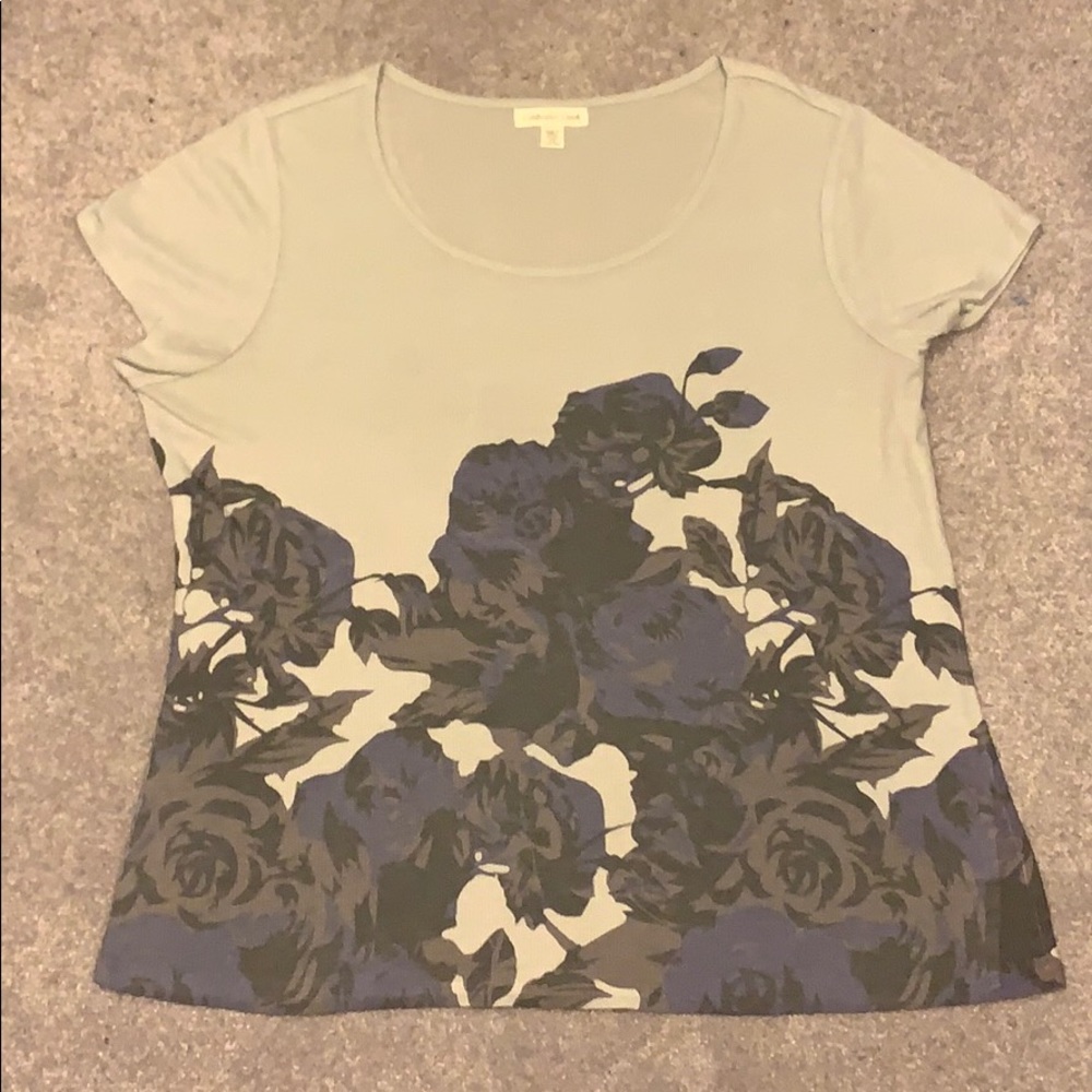 🦄3/$30 Purple rose blouse